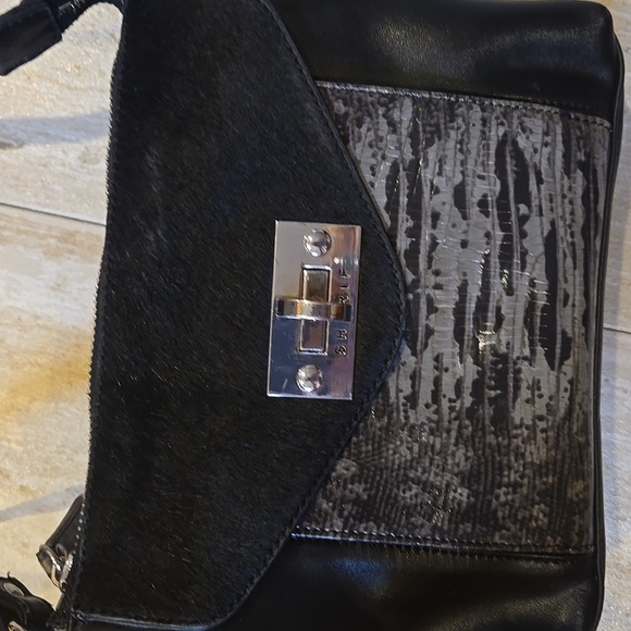 Sharif Handbags - Sharif 1827 Vintage Genuine Leather Stylish Crossbody Bag